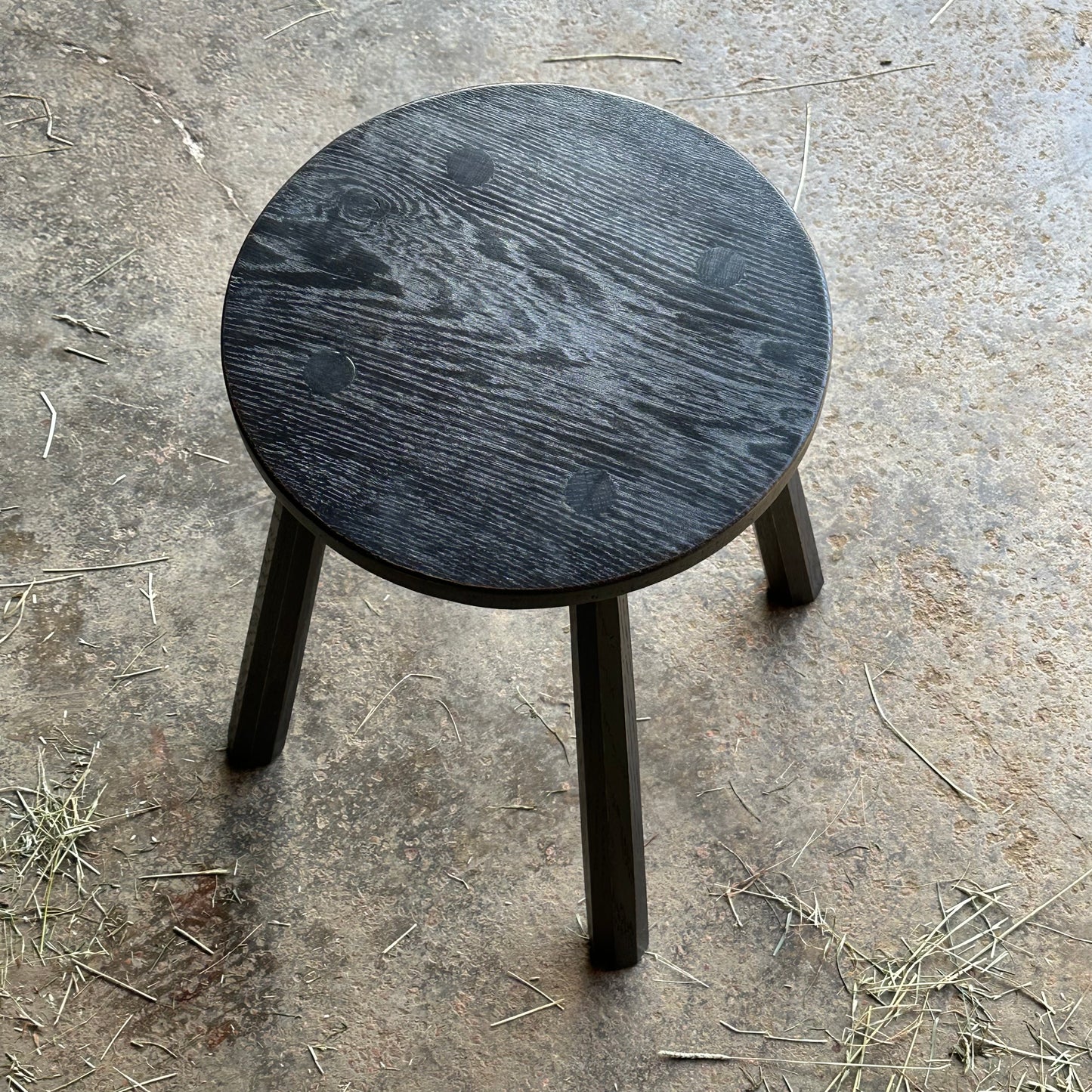 Oak Round Stool - black