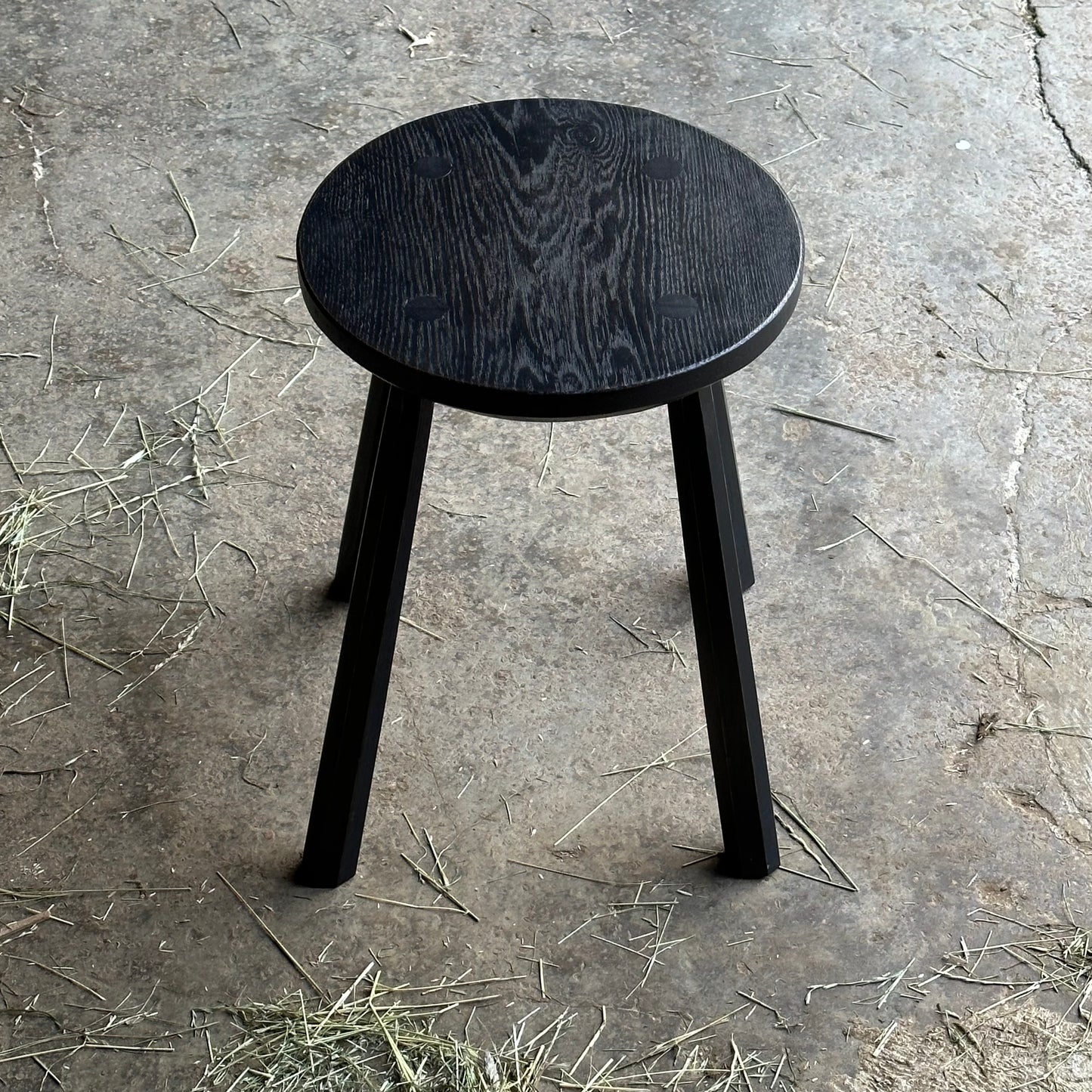 Oak Round Stool - black