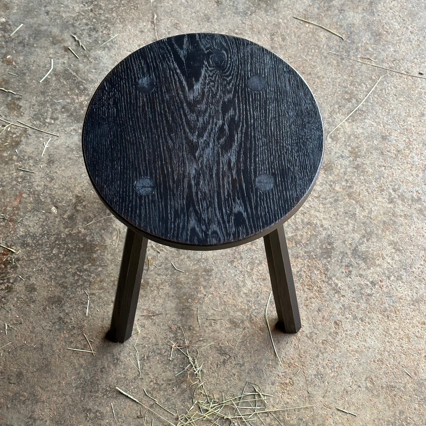 Oak Round Stool - black